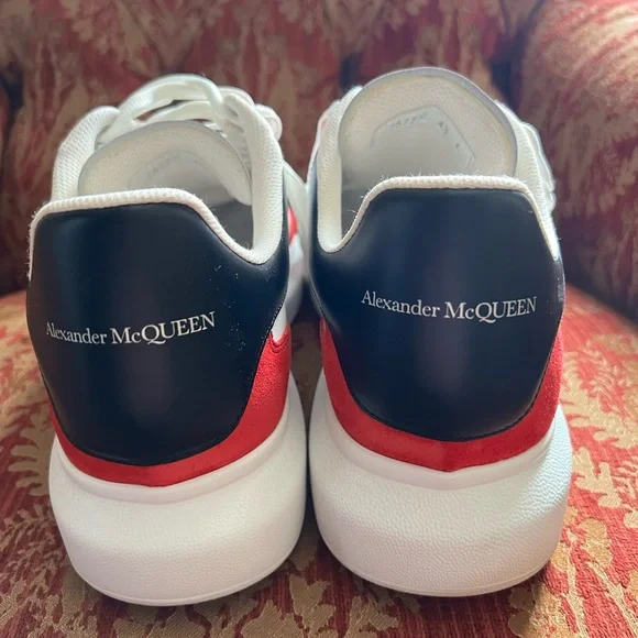 Alexander McQueen Men’s Oversized Sneaker in Black/White/Red - Picture 4 of 5
